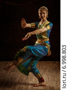 Indian classical dance Bharatanatyam dancer. Стоковое фото, агентство Ingram Publishing / Фотобанк Лори