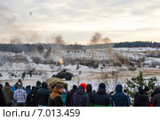 Реконструкция боя, произошедшего в декабре 1941 года у деревни Лызлово в Рузском районе Подмосковья. Фестиваль «Контрнаступление», посвященный битве за Москву. (2014 год). Редакционное фото, фотограф Ольга Аксёнова / Фотобанк Лори