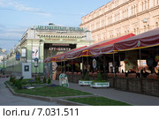 Торговый комплекс "Перинные ряды".  Спорт бар "Трибуна". Санкт-Петербург (2012 год). Редакционное фото, фотограф Александр Щепин / Фотобанк Лори