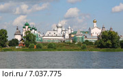 Кремль в Ростове Великом на берегу озера (2015 год). Стоковое видео, видеограф Михаил Коханчиков / Фотобанк Лори