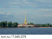 Петропавловская крепость (заложена в 1703 г.), вид со стрелки Васильевского острова, Санкт-Петербург (2014 год). Стоковое фото, фотограф Виктория Фрадкина / Фотобанк Лори