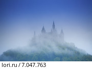 Замок Гогенцоллерн в тумане, Германия (2014 год). Стоковое фото, фотограф Сергей Новиков / Фотобанк Лори