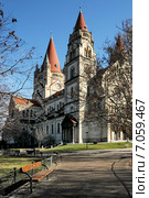 Церковь Святого Франциска Ассизского ( Franz Von Assisi Kirche) на Мексиканской площади ( Mexikoplatz) в Вене. Австрия (2014 год). Стоковое фото, фотограф stargal / Фотобанк Лори