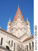 Церковь Святого Франциска Ассизского ( Franz Von Assisi Kirche) на Мексиканской площади ( Mexikoplatz) в Вене. Австрия (2014 год). Стоковое фото, фотограф stargal / Фотобанк Лори