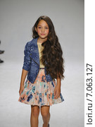 NEW YORK, NY - OCTOBER 18: A model walks the runway during the Anasai preview at petitePARADE Kids Fashion Week at Bathhouse Studios on October 18, 2014 in New York City. Редакционное фото, фотограф Anton Oparin / Фотобанк Лори