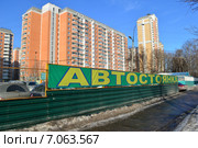 Автостоянка, улица Грекова, 11. Москва (2015 год). Редакционное фото, фотограф lana1501 / Фотобанк Лори