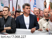 Лидер движения "Солидарность" Борис Немцов участвует в третьем многотысячном шествии "Марш миллионов" по Бульварному кольцу, город Москва, Россия (2012 год). Редакционное фото, фотограф Николай Винокуров / Фотобанк Лори