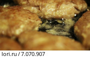 Мясо жарится в кляре. Стоковое видео, видеограф Потийко Сергей / Фотобанк Лори