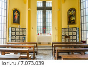 Интерьер католической церкви на острове Кос, Греция (2014 год). Стоковое фото, фотограф Алексей / Фотобанк Лори