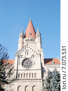 Церковь Святого Франциска Ассизского ( Franz Von Assisi Kirche) на Мексиканской площади ( Mexikoplatz) в Вене. Австрия (2014 год). Стоковое фото, фотограф stargal / Фотобанк Лори