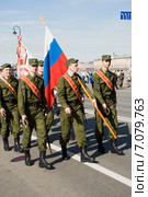 Колонна военнослужащих участников парада на набережной. Знаменная группа (2011 год). Редакционное фото, фотограф Александр Щепин / Фотобанк Лори
