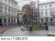 Вид на галерею торгового центра Витторио Иммануила II ( Galleria Vittorio Emanuele II) . Милан, Италия (2013 год). Редакционное фото, фотограф Яна Королёва / Фотобанк Лори