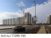 Строительство домов 3-го квартала микрорайона Центр-2 весной, Московская область, Железнодорожный (2015 год). Редакционное фото, фотограф Алексей Гусев / Фотобанк Лори