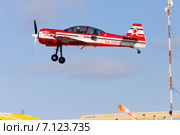 Самолет Су-29 на взлете, аэродром Боровая (Сургут) (2015 год). Редакционное фото, фотограф Владимир Мельников / Фотобанк Лори