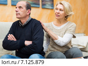 Wife asking husband for forgiveness. Стоковое фото, фотограф Яков Филимонов / Фотобанк Лори
