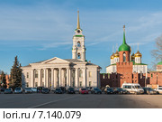Город Тула. Тульский кремль и музей самоваров с центральной площади на фоне голубого неба весной (2015 год). Редакционное фото, фотограф Игорь Низов / Фотобанк Лори