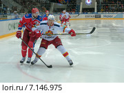 Александр Радулов (47) и Korpikari Oskari (2). Плей- офф, кубок Гагарина КХЛ, матч 1/2 финала ЦСКА - Йокерит (Финляндия) . Ледовый дворец ЦСКА. Игровой момент (2015 год). Редакционное фото, фотограф Pukhov K / Фотобанк Лори