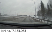Заснеженная федеральная трасса Москва-Петербург в Тверской области, новый строящийся платный участок дороги, вид из автомобиля, таймлапс. Стоковое видео, видеограф Кекяляйнен Андрей / Фотобанк Лори