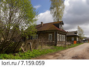 Старые дома на деревенской улице. Стоковое фото, фотограф Максим Мосин / Фотобанк Лори