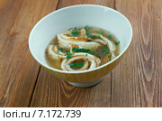 Пфанкюхен (Pfannkuchensuppe) - говяжий бульон с добавлением нарезанных полосок блинов, которые выпекаются в кляре. Стоковое фото, фотограф Александр Fanfo / Фотобанк Лори