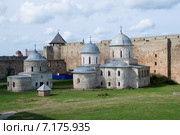 Никольская церковь и Успенский собор в Ивангородской крепости. Ивангород (2014 год). Стоковое фото, фотограф Александр Щепин / Фотобанк Лори
