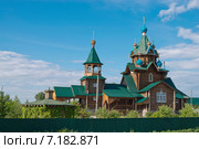 Россия, Урал ,Челябинская область, Южноуральск, поселок  Плановый. Церковь Покрова Пресвятой Богородицы (2014 год). Стоковое фото, фотограф Александр Циликин / Фотобанк Лори