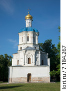 У здания коллегиума. Чернигов, Украина (2013 год). Стоковое фото, фотограф Виктор Карасев / Фотобанк Лори