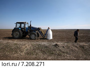 Сев злаковых культур в ООО "Краснокутское" Ростовской области (2015 год). Редакционное фото, фотограф Виктор Филиппович Погонцев / Фотобанк Лори
