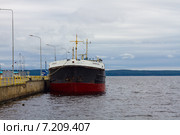 Россия. Петрозаводск. Карелия. Сухогрузный теплоход "Беломорский-6" (2011 год). Редакционное фото, фотограф Андрей Соловьев / Фотобанк Лори