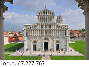 Front of the Duomo in the Piazza Dei Miracoli. Europe, Italy, Pisa. Стоковое фото, агентство BE&W Photo / Фотобанк Лори