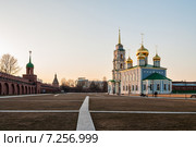 Город Тула. Свято-Успенский собор Тульского кремля на фоне закатного неба весной (2015 год). Редакционное фото, фотограф Игорь Низов / Фотобанк Лори