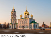 Город Тула. Свято-Успенский собор и новая колокольня Тульского кремля на фоне вечернего неба весной (2015 год). Редакционное фото, фотограф Игорь Низов / Фотобанк Лори