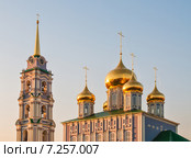 Город Тула. Верхняя часть Свято-Успенский собор на фоне вечернего неба весной (2015 год). Редакционное фото, фотограф Игорь Низов / Фотобанк Лори