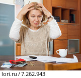 Mature woman thinking. Стоковое фото, фотограф Яков Филимонов / Фотобанк Лори