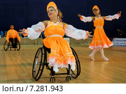 Турнир по спортивным бальным танцам на инвалидных колясках (2009 год). Редакционное фото, фотограф Дмитрий Николаев / Фотобанк Лори