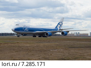 Boeing 747-8 ( бортовой VQ-BLQ) авиакомпании Air Bridge Cargo на рулежной дорожке РД-6. Шереметьево (2015 год). Редакционное фото, фотограф Виктор Карасев / Фотобанк Лори
