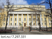 Здание Госснаба. Бывшие Покровские казармы. Москва, Покровский бульвар, дом 3 (2015 год). Стоковое фото, фотограф Овчинникова Ирина / Фотобанк Лори