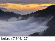 Nepal, Ghorepani, Poon Hill, Dhaulagiri massif, Himalaya, Sunrise view from Poon Hill, Dhaulagiri massif, Himalaya. Стоковое фото, агентство BE&W Photo / Фотобанк Лори