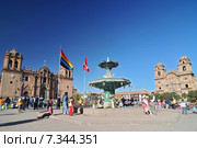 peru - the fountain in plaza de armas, cusco.Peru, Cuzco, Plaza de Armas, Fountain. Редакционное фото, агентство BE&W Photo / Фотобанк Лори