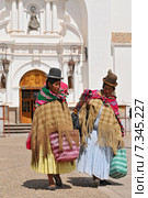 bolivia - typical traditional bolivian women near basilica of our lady of copacabanaBolivia, Copacabana, Typical Traditional Bolivian Women near Basilica Nuestra Senora de Copacabana. Редакционное фото, агентство BE&W Photo / Фотобанк Лори