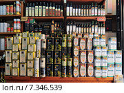 Souvenir and food shop in the historic town centre of Rethymnon, Crete, Greece, Europe. Стоковое фото, агентство BE&W Photo / Фотобанк Лори
