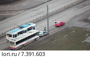 Полицейские инспекторы проверяют документы у водителей в утреннее время (2015 год). Редакционное видео, видеограф Кекяляйнен Андрей / Фотобанк Лори