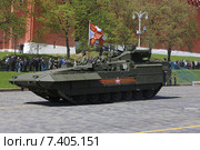 БМП Т-15 на тяжёлой гусеничной платформе "Армата" в Москве, Красная площадь (2015 год). Редакционное фото, фотограф Алексей Гусев / Фотобанк Лори