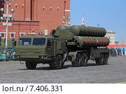 Зенитно-ракетный комплекс C-400 «Триумф» на генеральной репетиции парада в Москве, Красная площадь (2015 год). Редакционное фото, фотограф Алексей Гусев / Фотобанк Лори