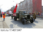 Автомобиль ЗИС-5 на празднике День Победы. 9 мая 2015 года, город Надым, Ямало-Ненецкий автономный округ. Редакционное фото, фотограф Григорий Писоцкий / Фотобанк Лори