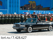 Министр обороны России Сергей Шойгу во время парада, посвященного 70-летию Победы в Великой Отечественной войне (2015 год). Редакционное фото, фотограф Алексей Бок / Фотобанк Лори