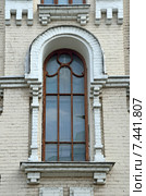 Москва, Малый Ивановский переулок, дом 6. Дом А. Н. Кучумова, 1907, арх. Ф. Ф. Воскресенский. Окно (2015 год). Стоковое фото, фотограф Овчинникова Ирина / Фотобанк Лори
