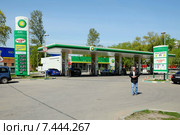 АЗС BP. Город Железнодорожный, улица Центральная, 44а,микрорайон Кучино, Московская область (2015 год). Редакционное фото, фотограф stargal / Фотобанк Лори