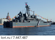 БДК "Королев" на празднике в честь дня Победы в Санкт-Петербурге. Вид с кормы (2015 год). Редакционное фото, фотограф Виктор Карасев / Фотобанк Лори