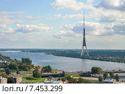 Рига, вид на реку Даугава и телевышку (2014 год). Стоковое фото, фотограф Юлия Бабкина / Фотобанк Лори